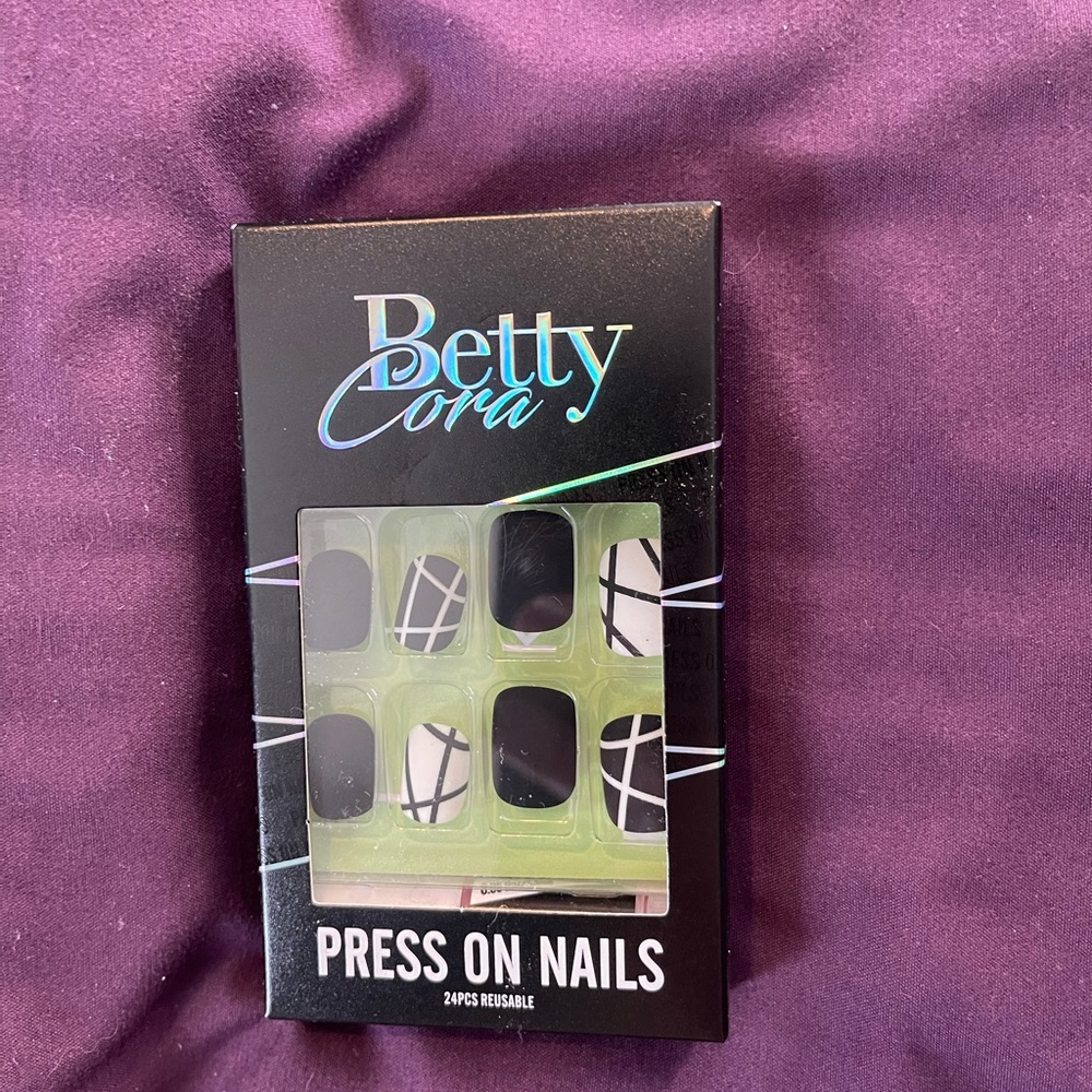 🖤 Pick Any 3/$30 Sale Betty Cora Press On Nails